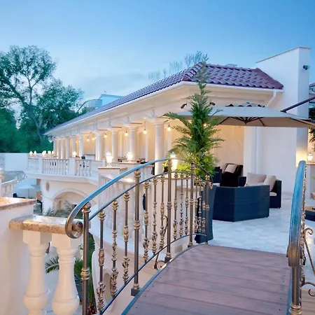 Le Premier - Maestro Hotel