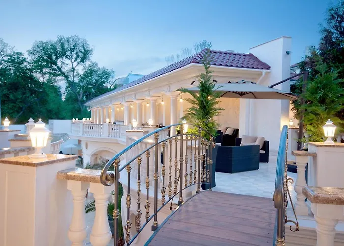 Le Premier - Maestro Hotel