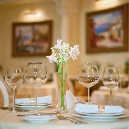 Le Premier - Maestro Hotel