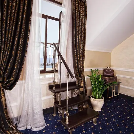 Le Premier - Maestro Hotel 5*