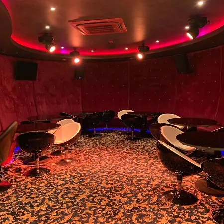 Le Premier - Maestro Hotel