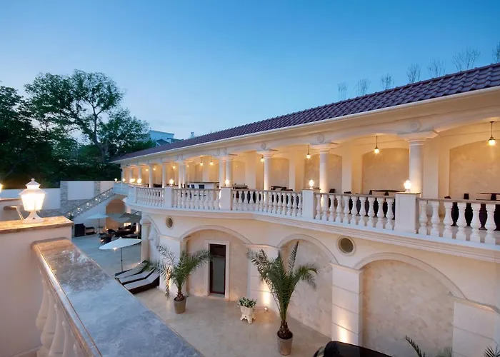 Le Premier - Maestro Szálloda 5*